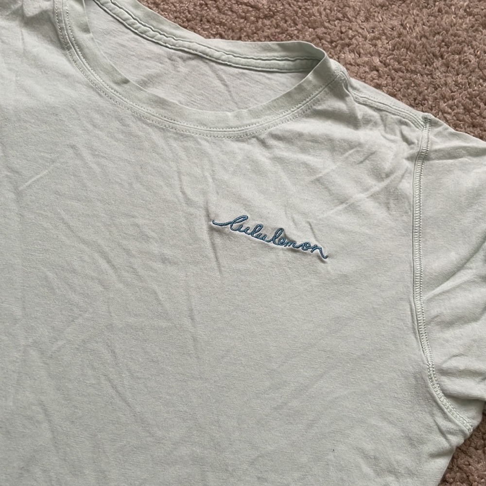 Teal lululemon tshirt